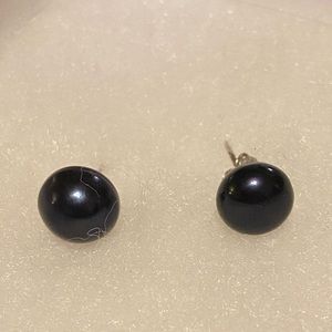 Black pearl earrings